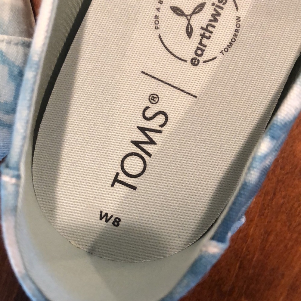 TOMS TIE DYE SHOES - Picture 7 of 7